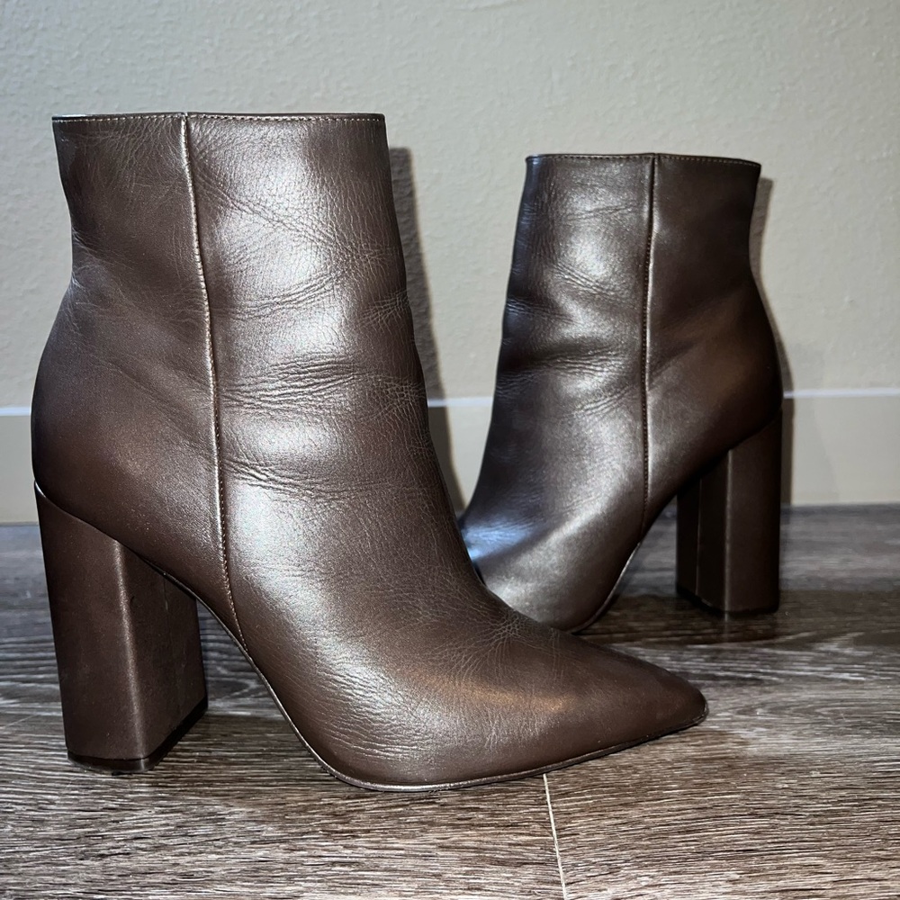 Steve Madden dark brown heel boot, size 10